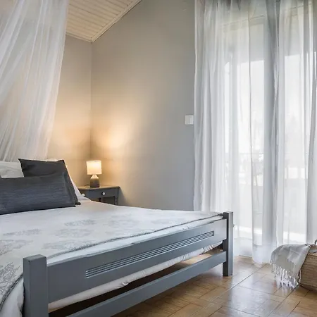 Nomade - 2br Bright Maisonette - Garden View Apartment Lixouri