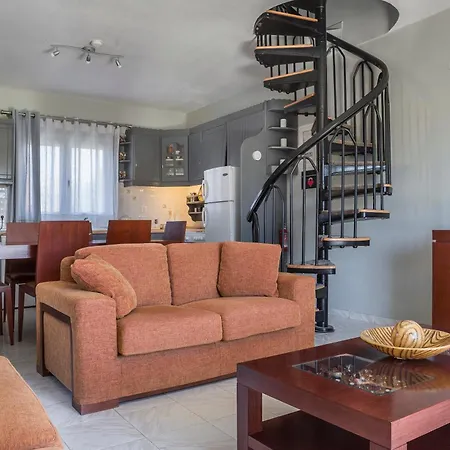 Nomade - 2br Bright Maisonette - Garden View Apartment