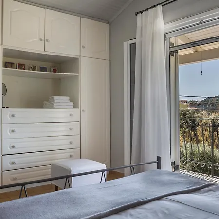 Apartment Zados Garden Villa, Nomade Lixouri